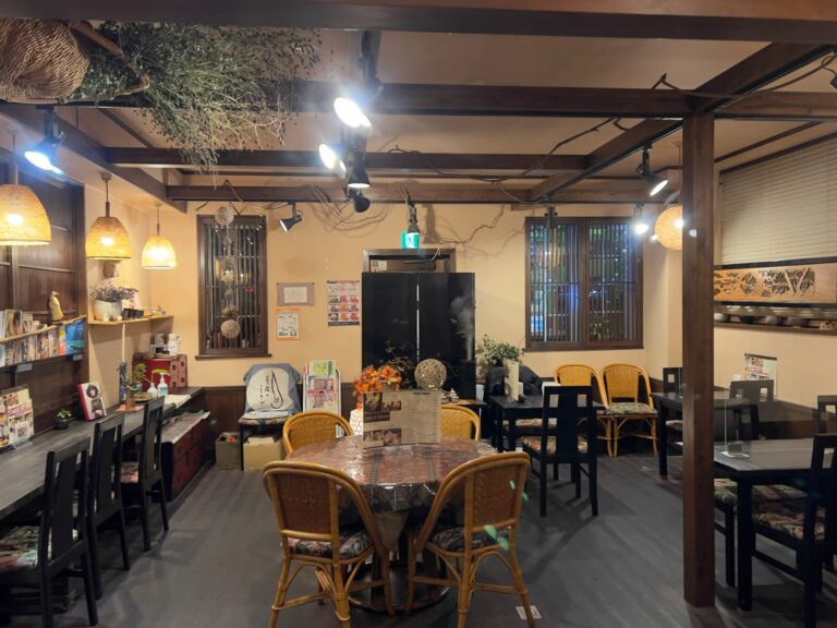 和モダンな店内